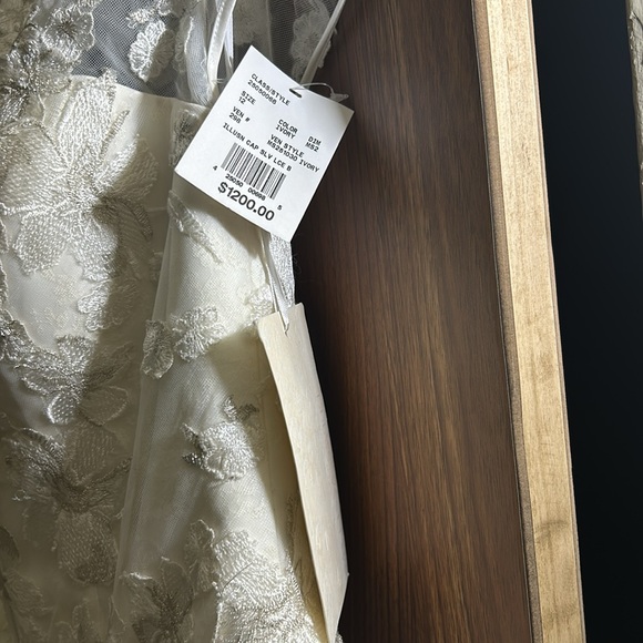 Melissa Sweet wedding gown - Picture 3 of 3